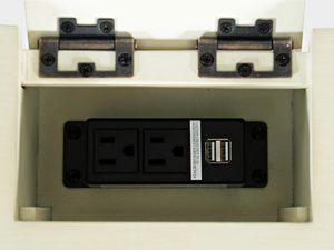 Miniaturka 4 - Zbliżenie gniazda z portem USB
