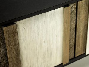 Miniatura 6 - Detail dřevěného frontu komody ve stylu industriálním přírodní barva