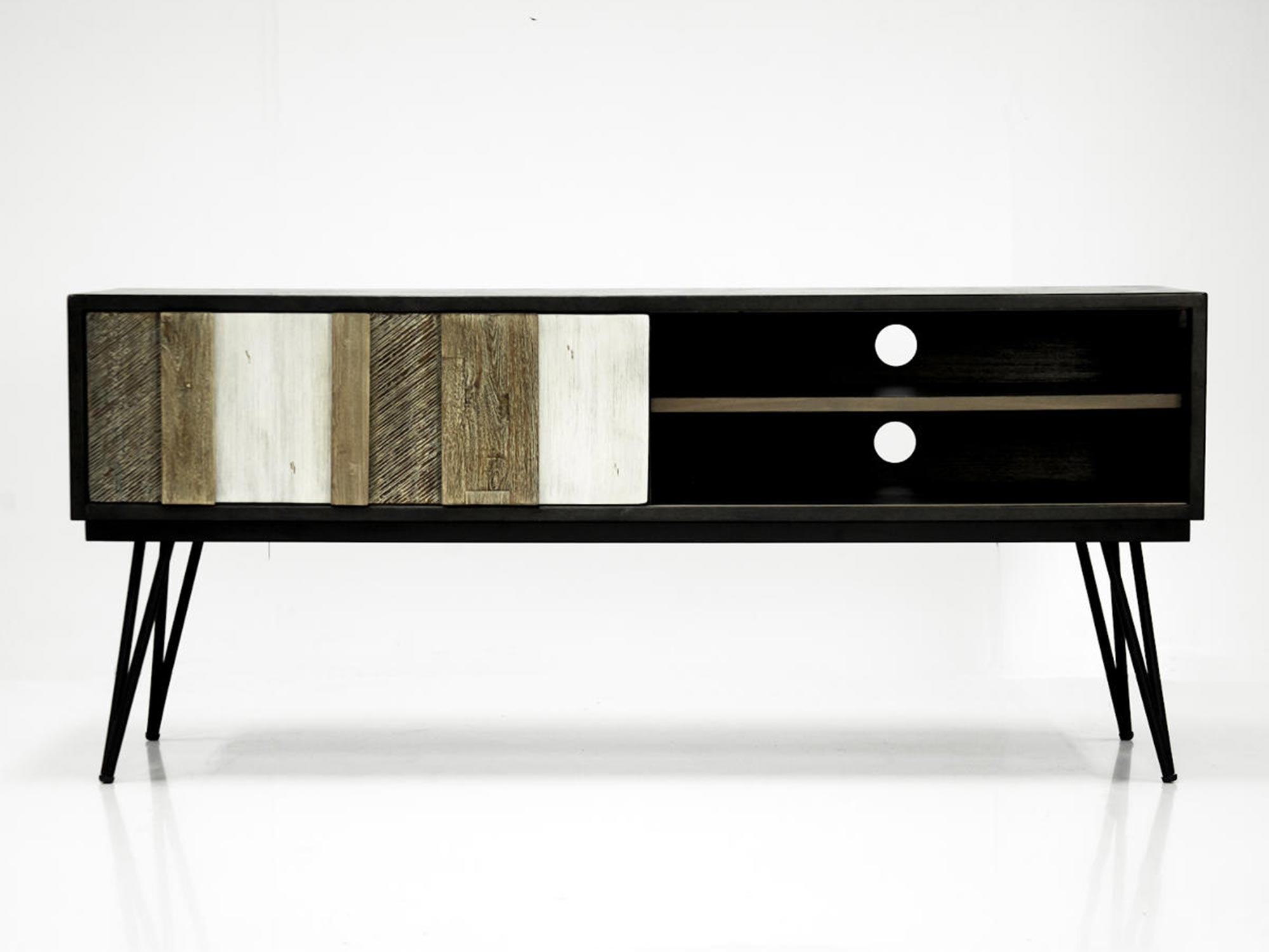 Czarno-brązowa komoda z otwartymi półkami i kolorowymi frontami w stylu industrialnym