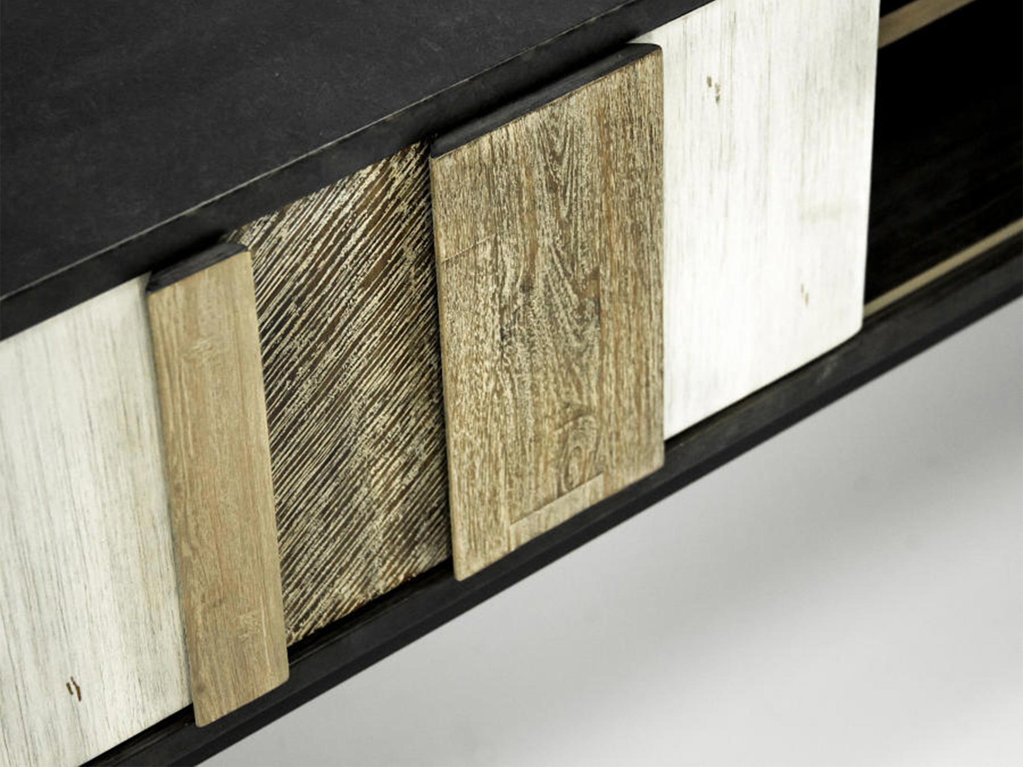 Detal drewnianych frontów w stylu industrialnym kolor naturalny