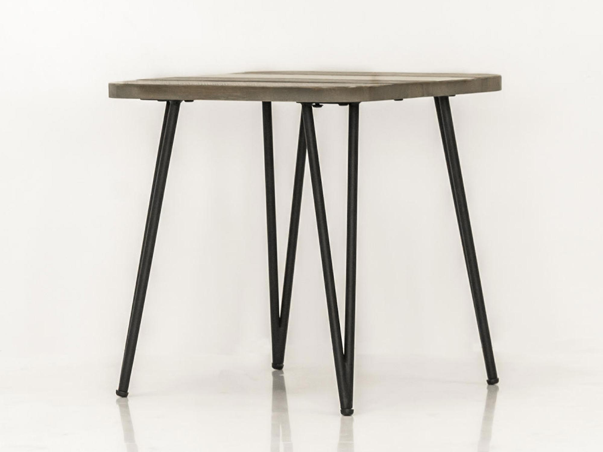 Detal drewnianego blatu w stylu industrialnym kolor ciemny brąz