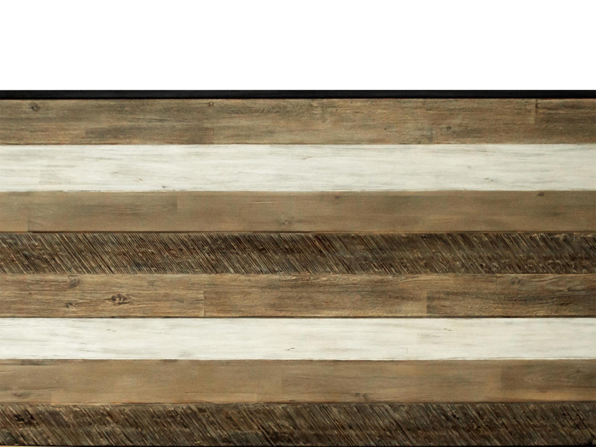 Detal drewnianego zagłówka łóżka w stylu industrialnym kolor naturalny