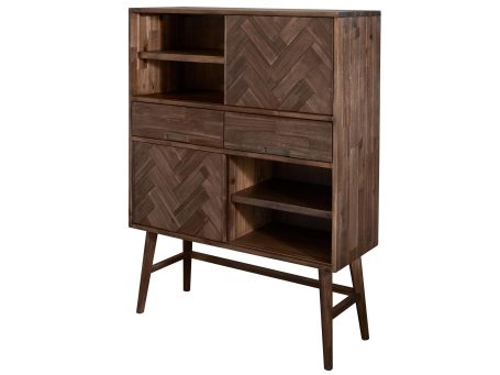 Komoda w stylu retro z mosiężnymi uchwytami