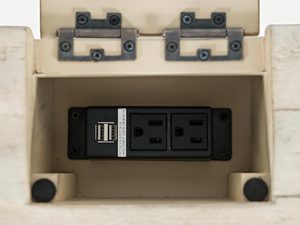 Miniatura 7 - Gniazdo elektryczne a port USB v dřevěným biurku ve stylu klasickém