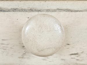 Miniatura 5 - Kulatá dřevěná knopka v barvě krémovým ve stylu vintage