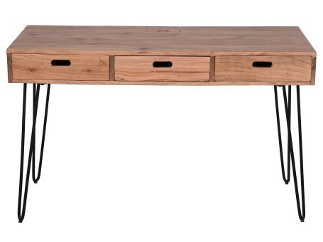 Drewniana witryna z przeszklonym frontem do stylowego salonu