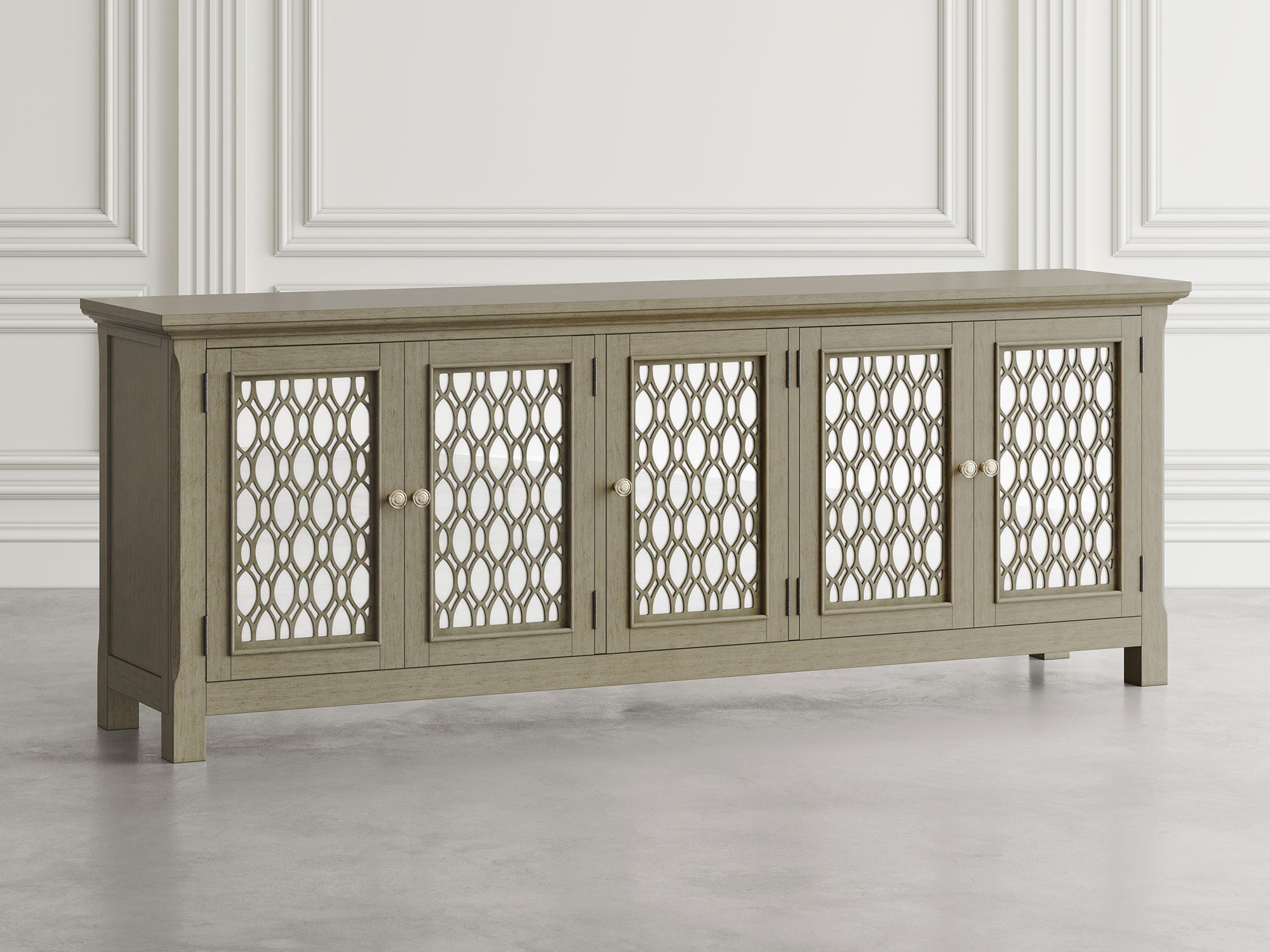 Komoda w stylu klasycznym z ażurowymi drzwiami