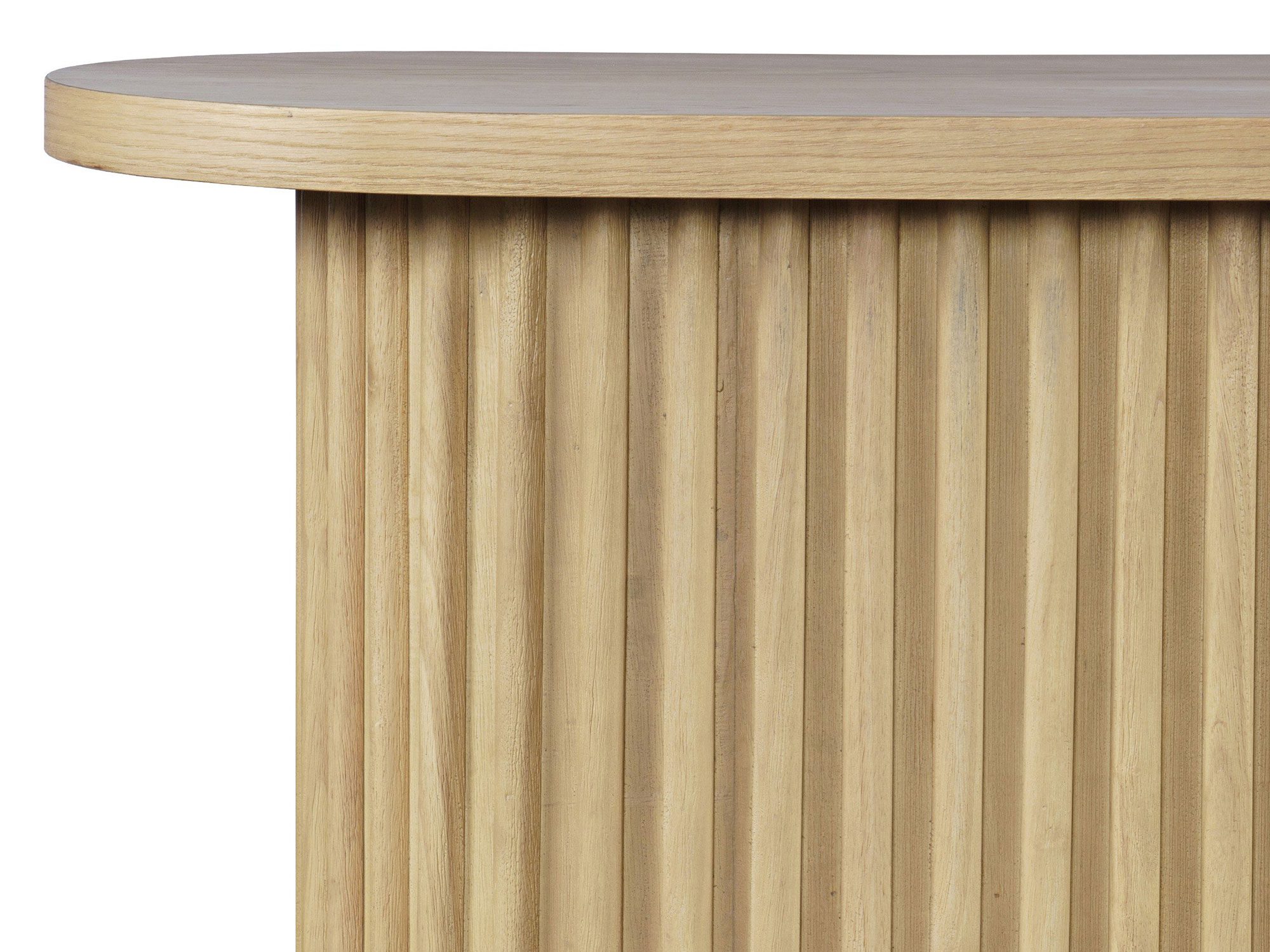 Detal pionowych frezów na komodzie dębowej