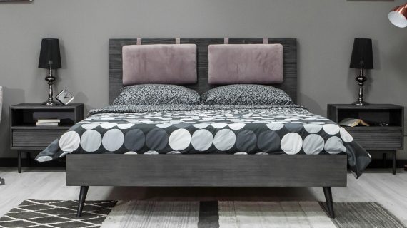 Miniaturka 5 - Stylowe łóżko w ciemnych odcieniu w industrialnym wnętrzu