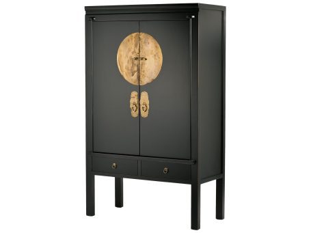 Dwudrzwiowa witryna z litego drewna wiązu ze złotymi uchwytami