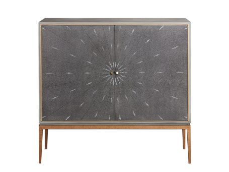 Luksusowa szafka z promienistym wzorem i złotymi nóżkami