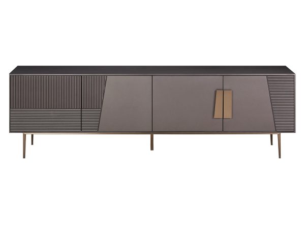 Komoda ve stylu art déco s mosazným úchytem a zdobieniami