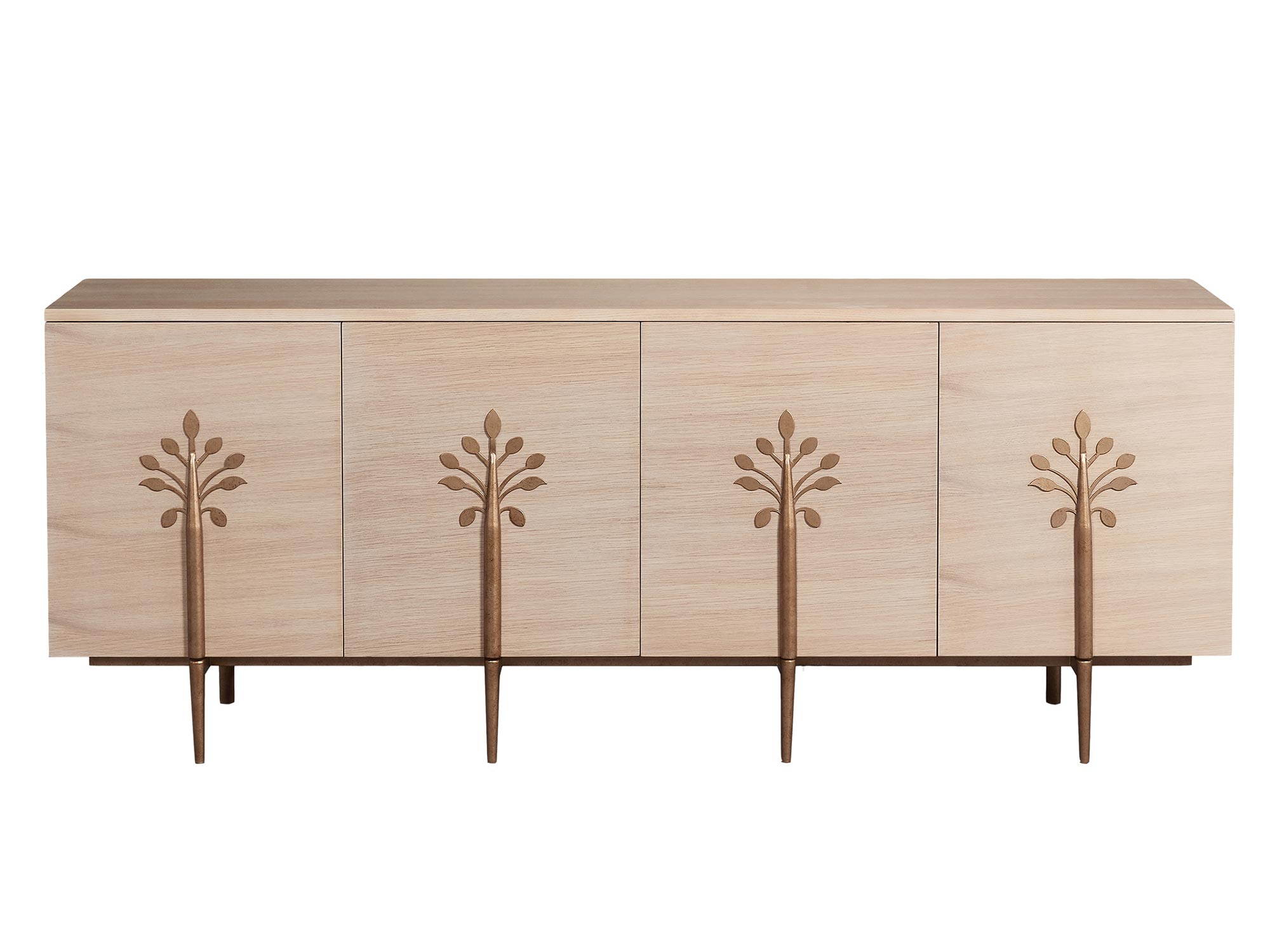 Komoda z jasnego drewna z eleganckim zdobieniem liści na frontach