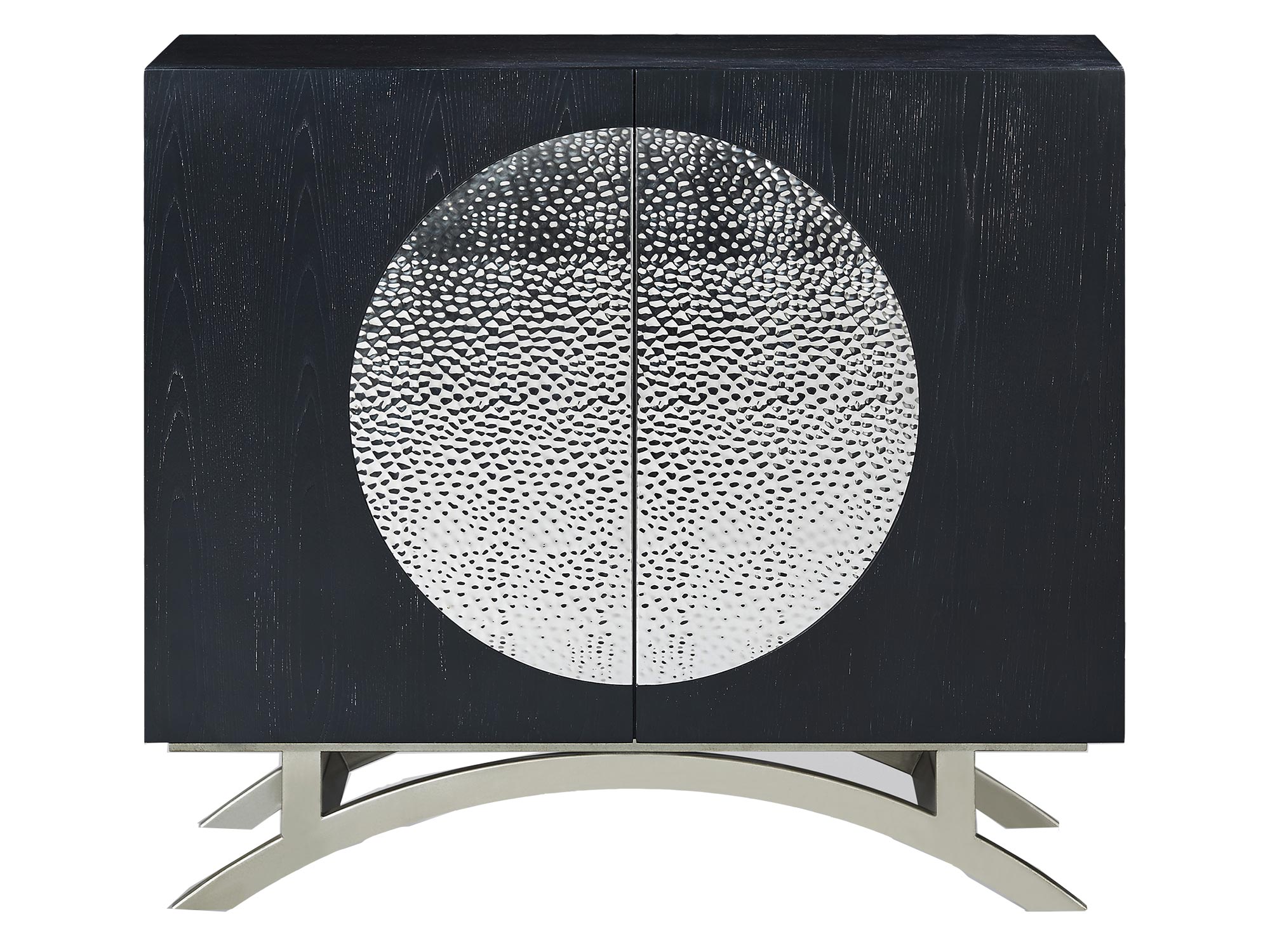 Elegancka komoda w kolorze czarnym z chromowanymi nogami i akcentami z postaci geometrycznego wzoru na frontach