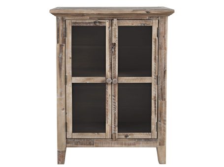 Nowoczesna komoda z białym frontem w jodełkę i złotymi uchwytami