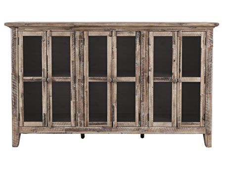 Przeszklona witryna z drewnianym frontem do eleganckich wnętrz