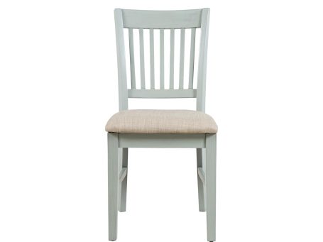 Drewniane krzesło z tapicerowanym siedziskiem do stylowej jadalni