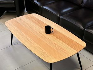 Miniatura 5 - Konferenční stolek dubová minimalistická v aranžmá u skórzanej pohovce