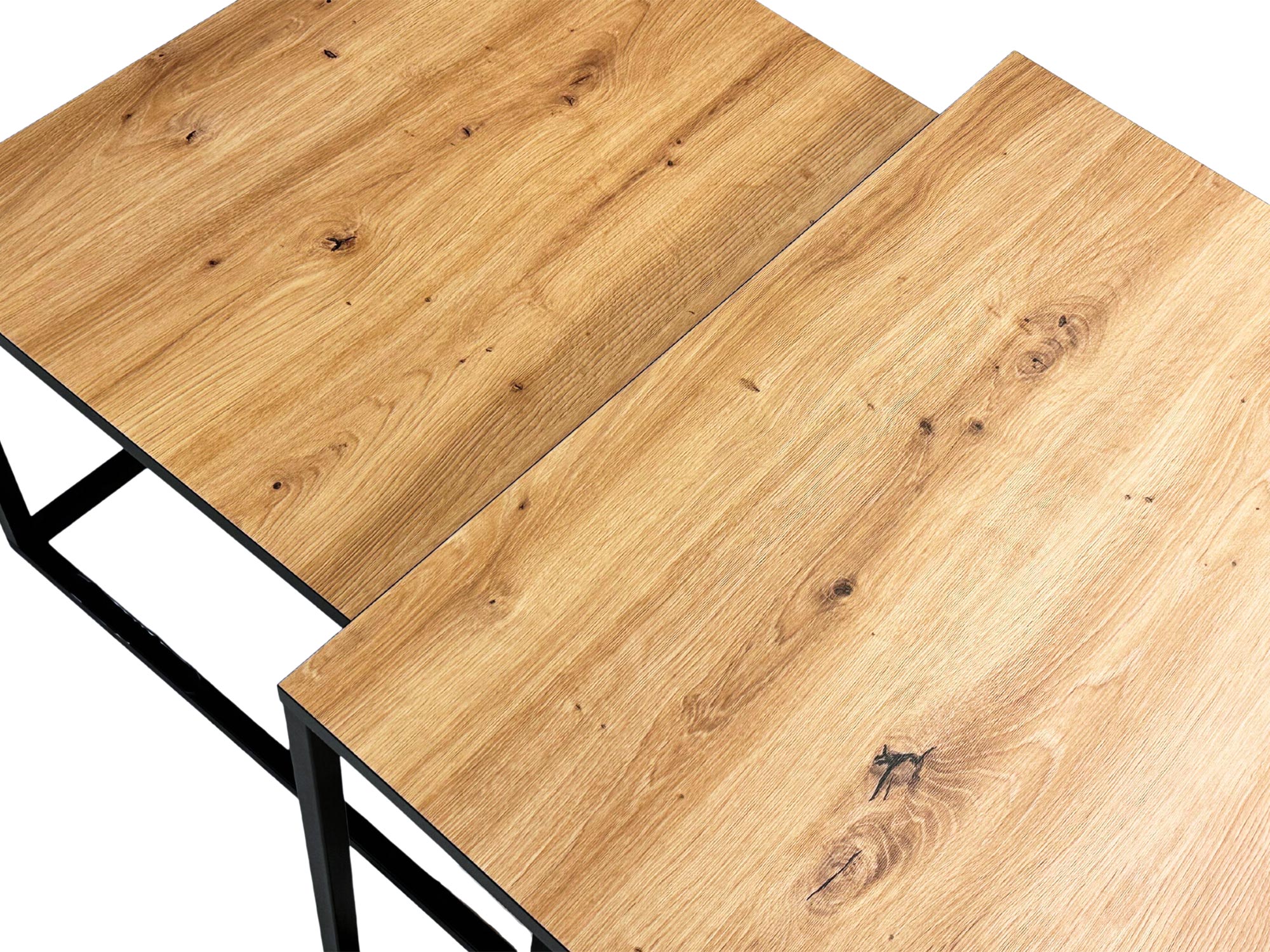 Zbliżenie na łączenie blatów w stoliku modułowym