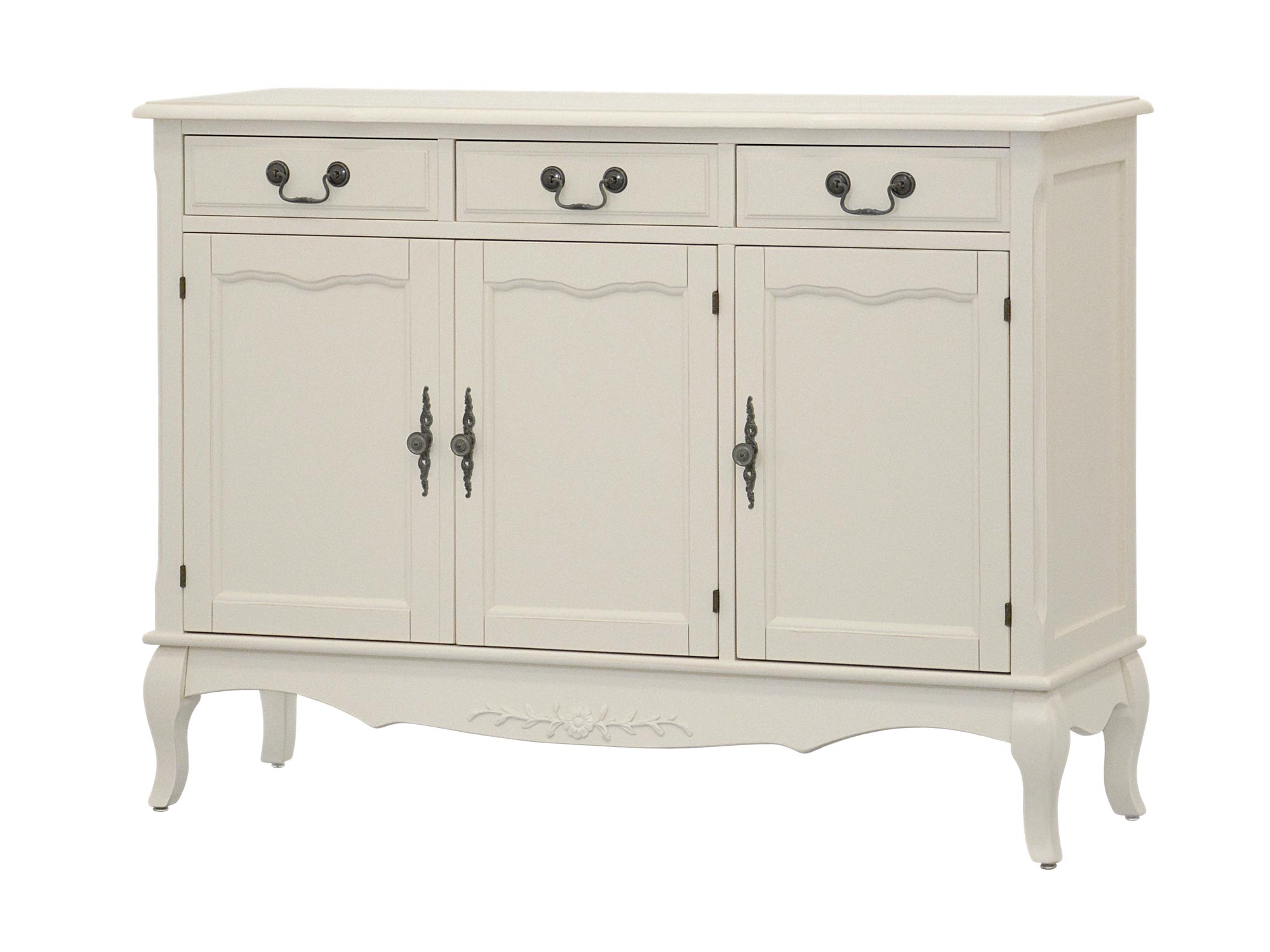 Biała komoda z ozdobnymi uchwytami i eleganckimi frezami