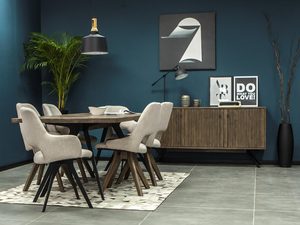 Miniatura 3 - Stůl z akacji a židle čalouněné v industriálním interiéru