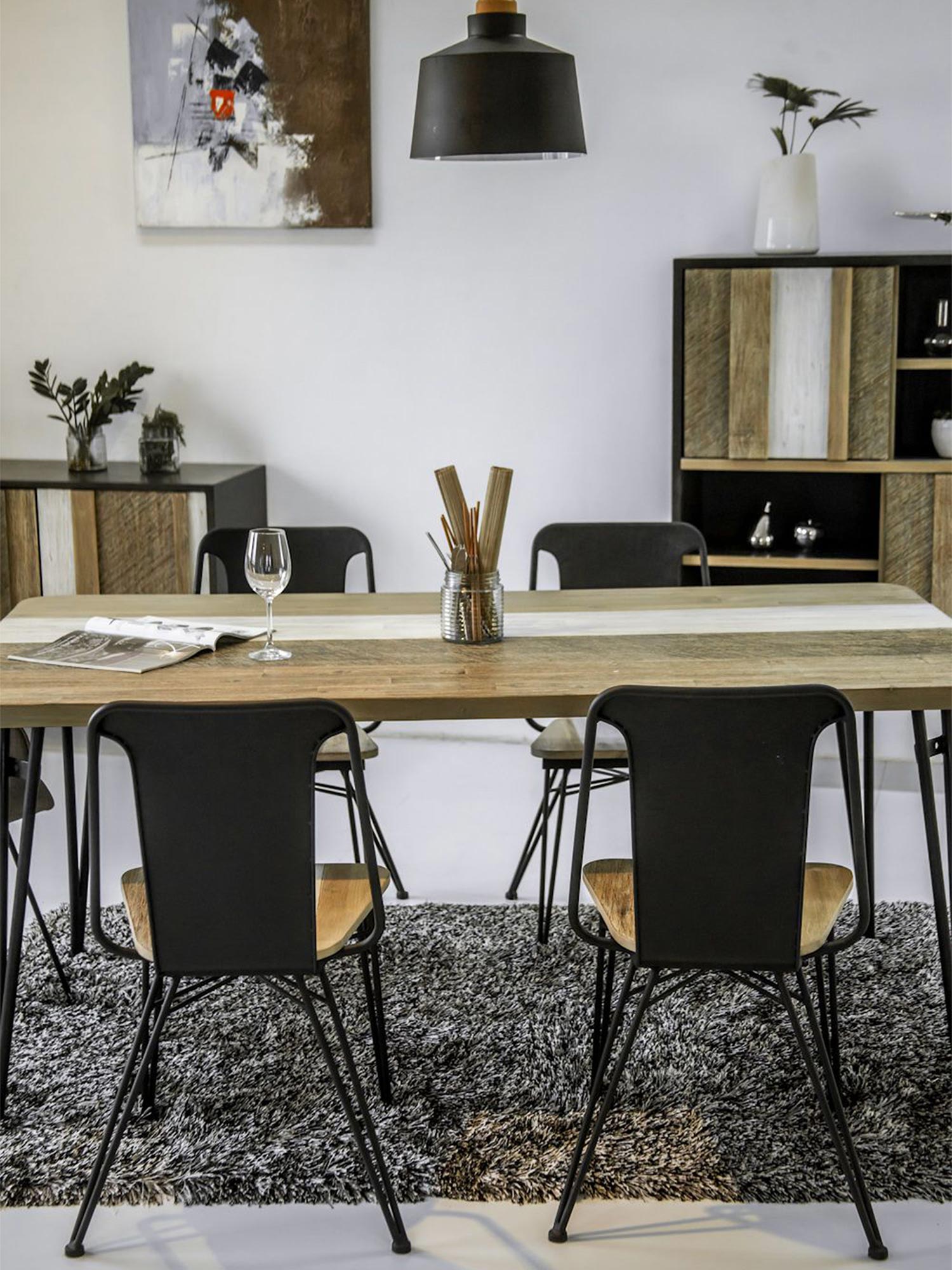 Drewniany stół z metalowymi nogami w stylu industrialnym kolor naturalny