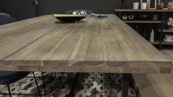 Miniaturka 4 - Blat stołu z litego drewna dębowego w jadalni loftowej