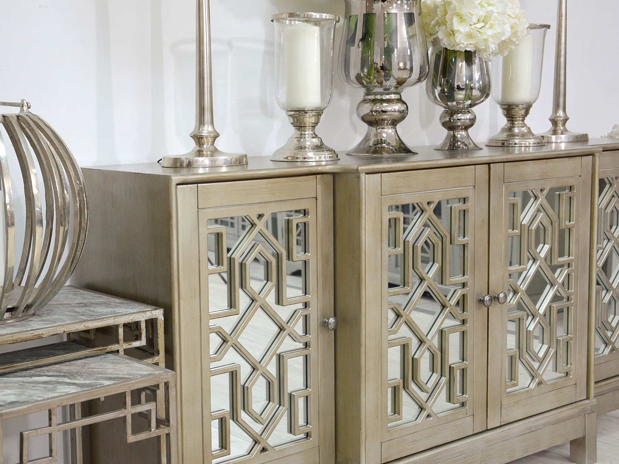 Komoda glamour w kolorze starego złota