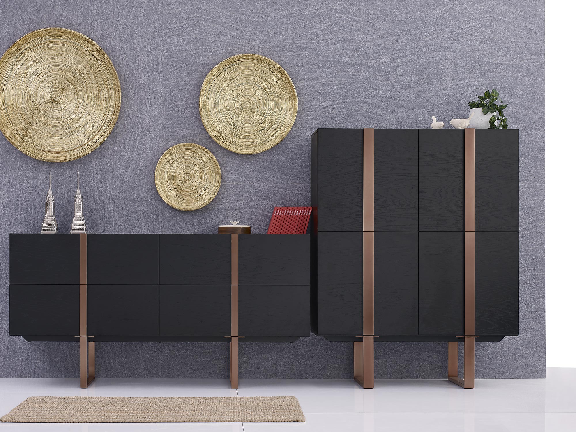 Komody MDF z czarną okleiną i drewnianymi detalami w nowoczesnym wnętrzu