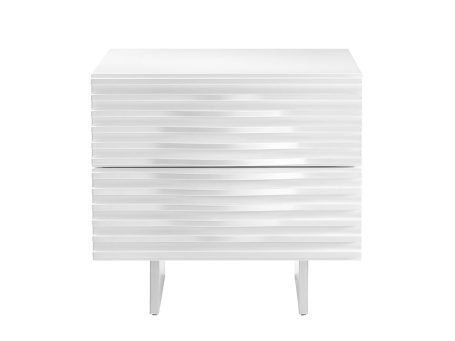 Nowoczesna biała komoda z poziomym frezem i gładkimi bokami