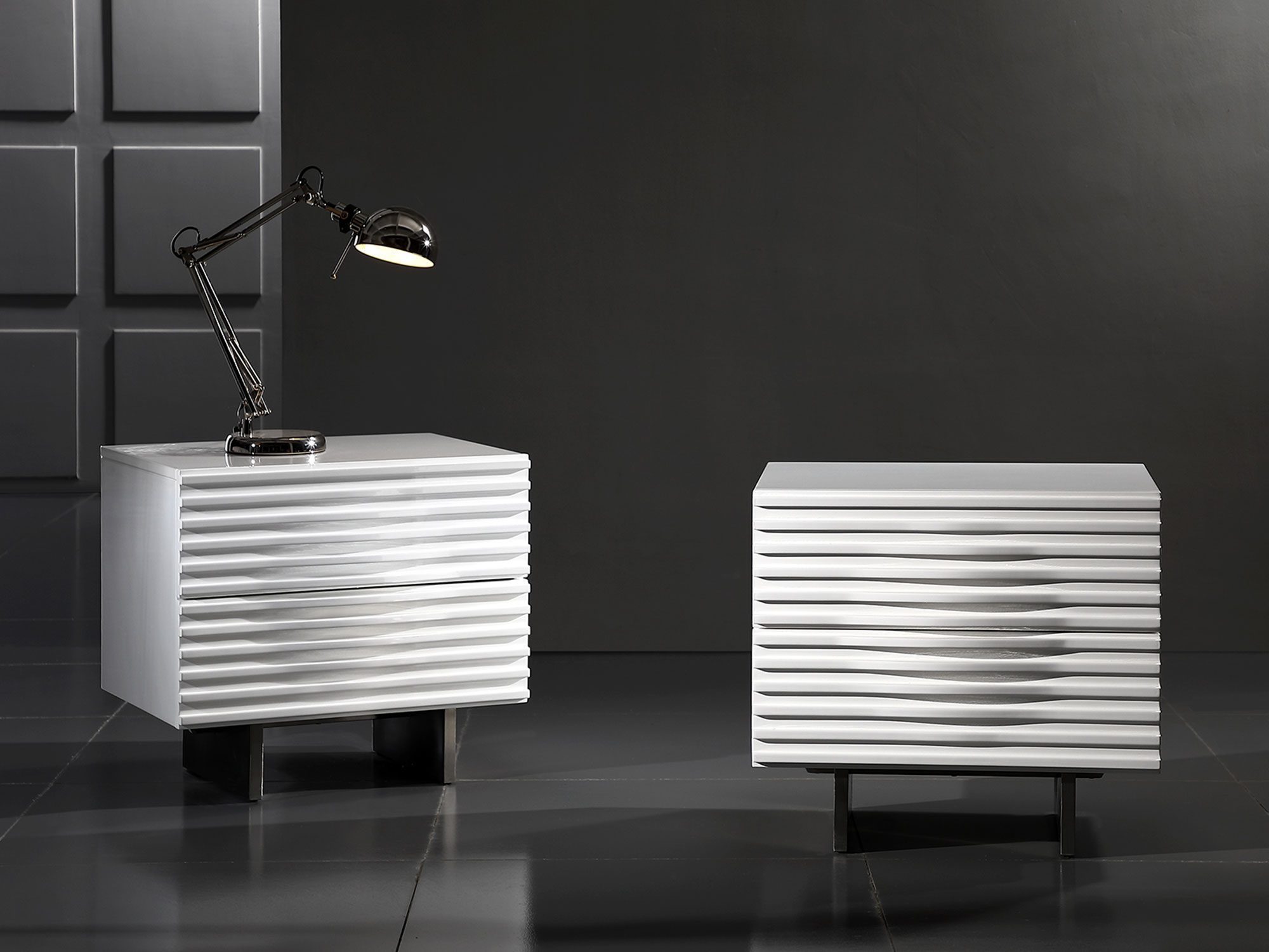 Szafka nocna z białym frezowanym frontem w stylu nowoczesnym