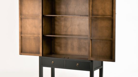 Miniaturka 1 - Otwarta witryna z czarnego drewna wiązu z naturalnym wnętrzem