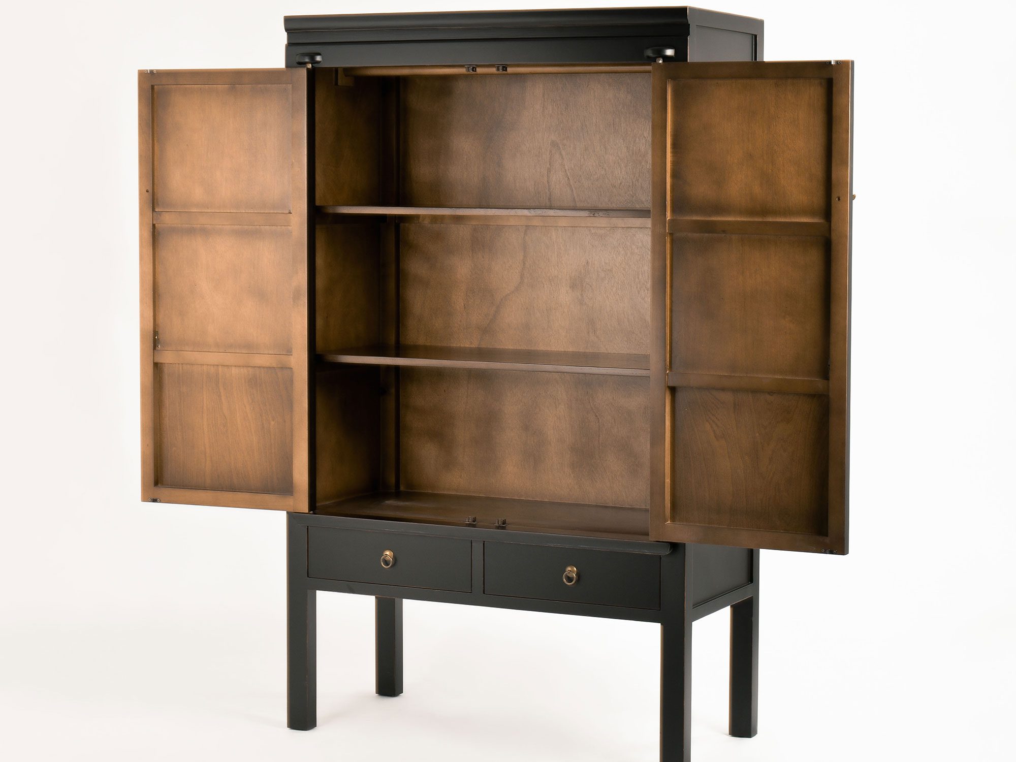 Otwarta witryna z czarnego drewna wiązu z naturalnym wnętrzem Otwarta witryna z czarnego drewna wiązu z naturalnym wnętrzem