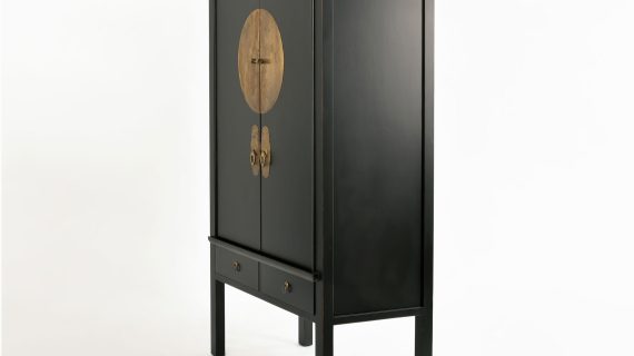 Miniaturka 2 - Wysoka szafa z drewna wiązu z dekoracyjnym okręgiem w stylu orientalnym