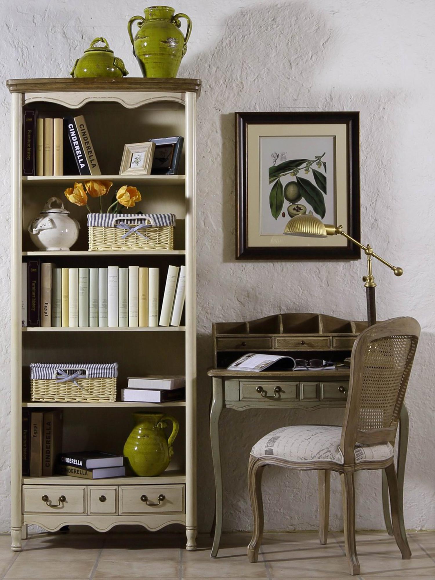 Rustykalny kącik czytelniczy z zielonym fotelem i drewnianym regałem, przytulne wnętrze rustykalne.