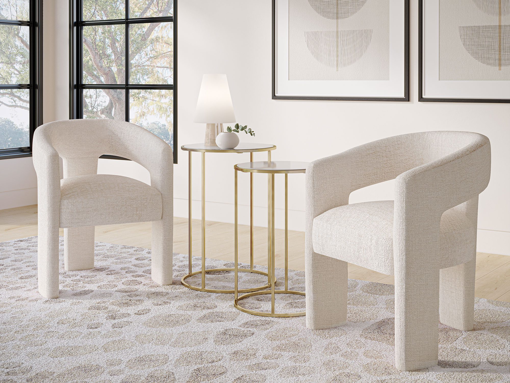 Aranżacja jadalni z białymi krzesłami i stolikiem pomocniczym