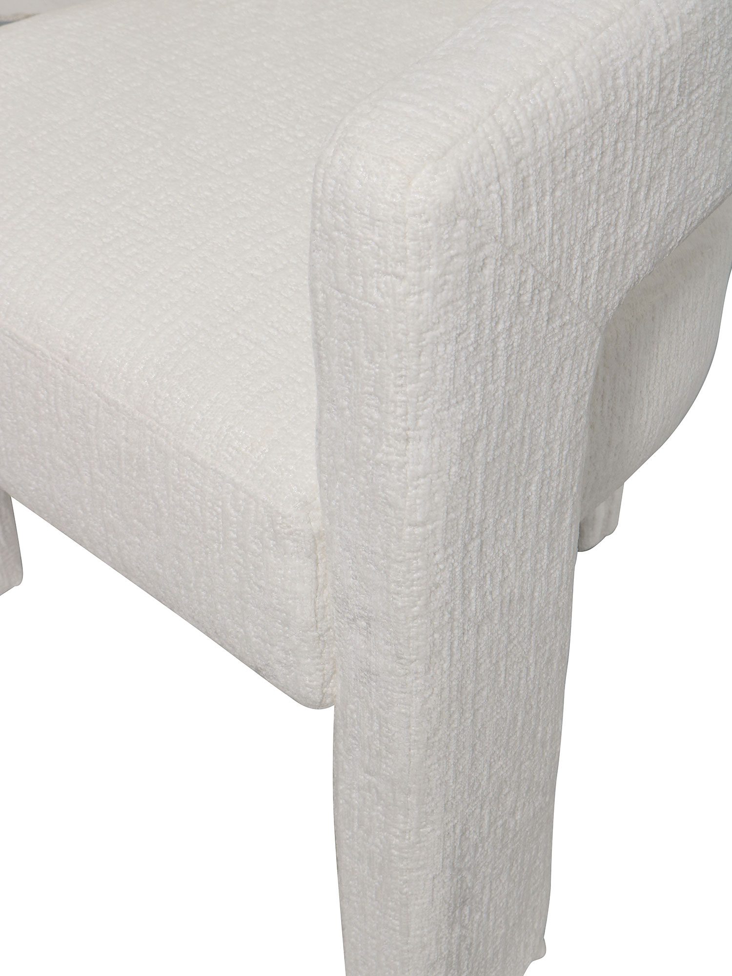 Zbliżenie na strukturę tkaniny fotela w kolorze ecru