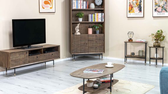 Miniaturka 2 - Aranżacja salonu z drewnianą komodą w stylu retro