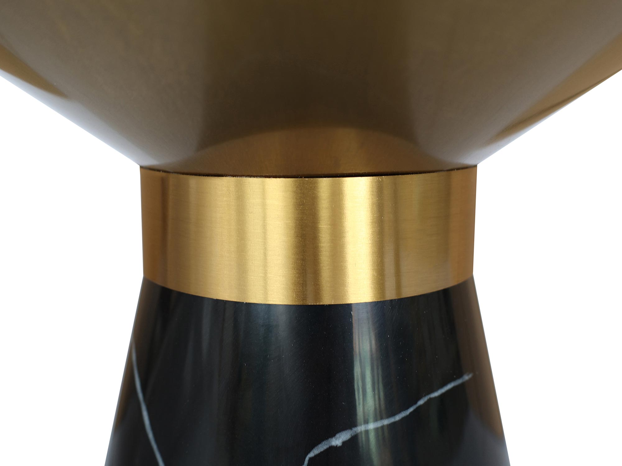 Czarno-złoty stolik z marmurową podstawą w nowoczesnym stylu Czarno-złoty stolik z marmurową podstawą w nowoczesnym stylu