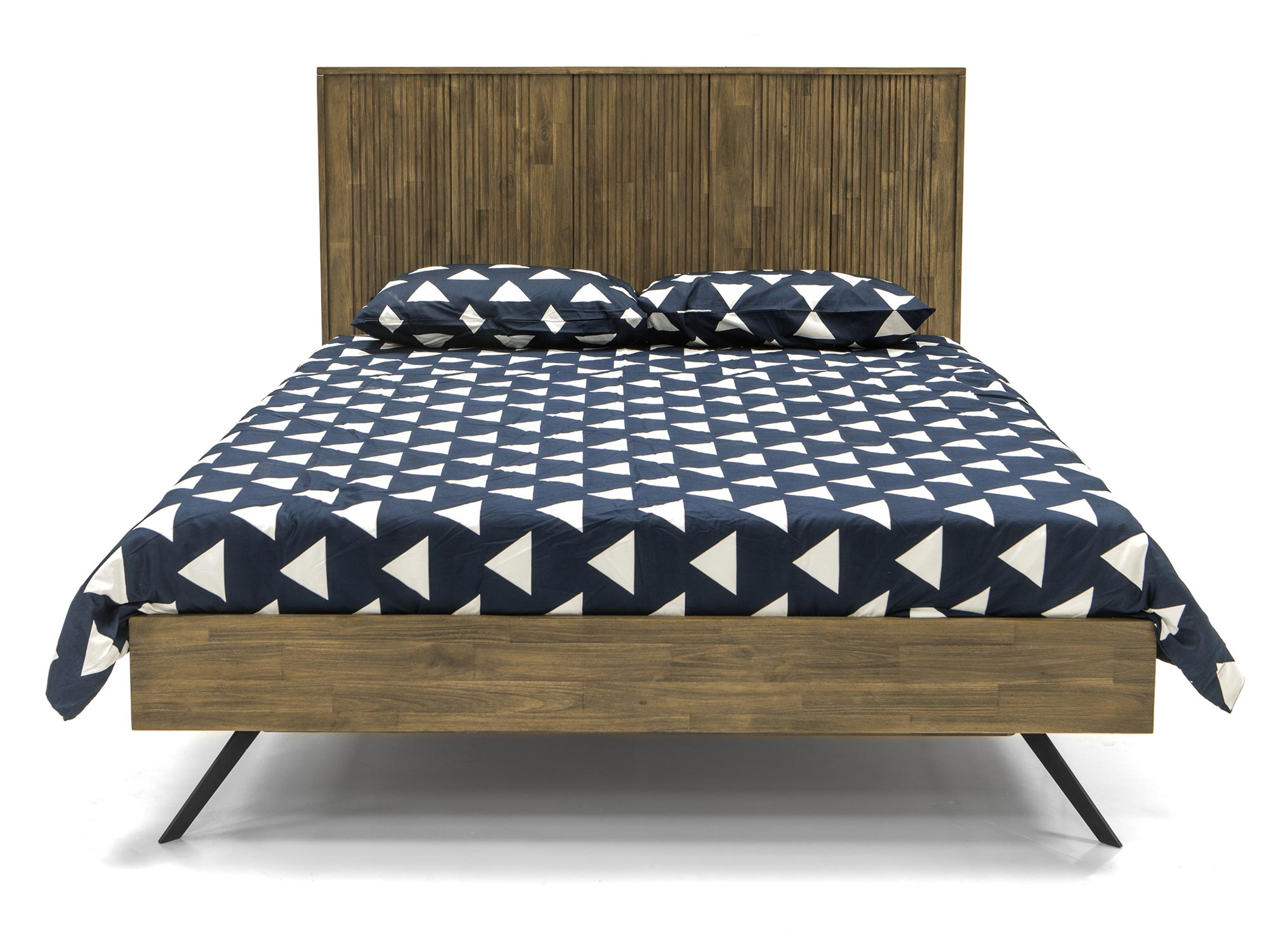 Nowoczesne łóżko z drewna akacjowego z geometryczną pościelą Nowoczesne łóżko z drewna akacjowego z geometryczną pościelą