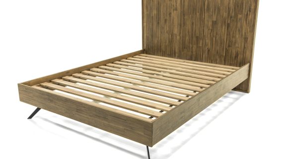 Miniaturka 2 - Drewniane łóżko z lamelowym zagłówkiem i metalowymi nogami