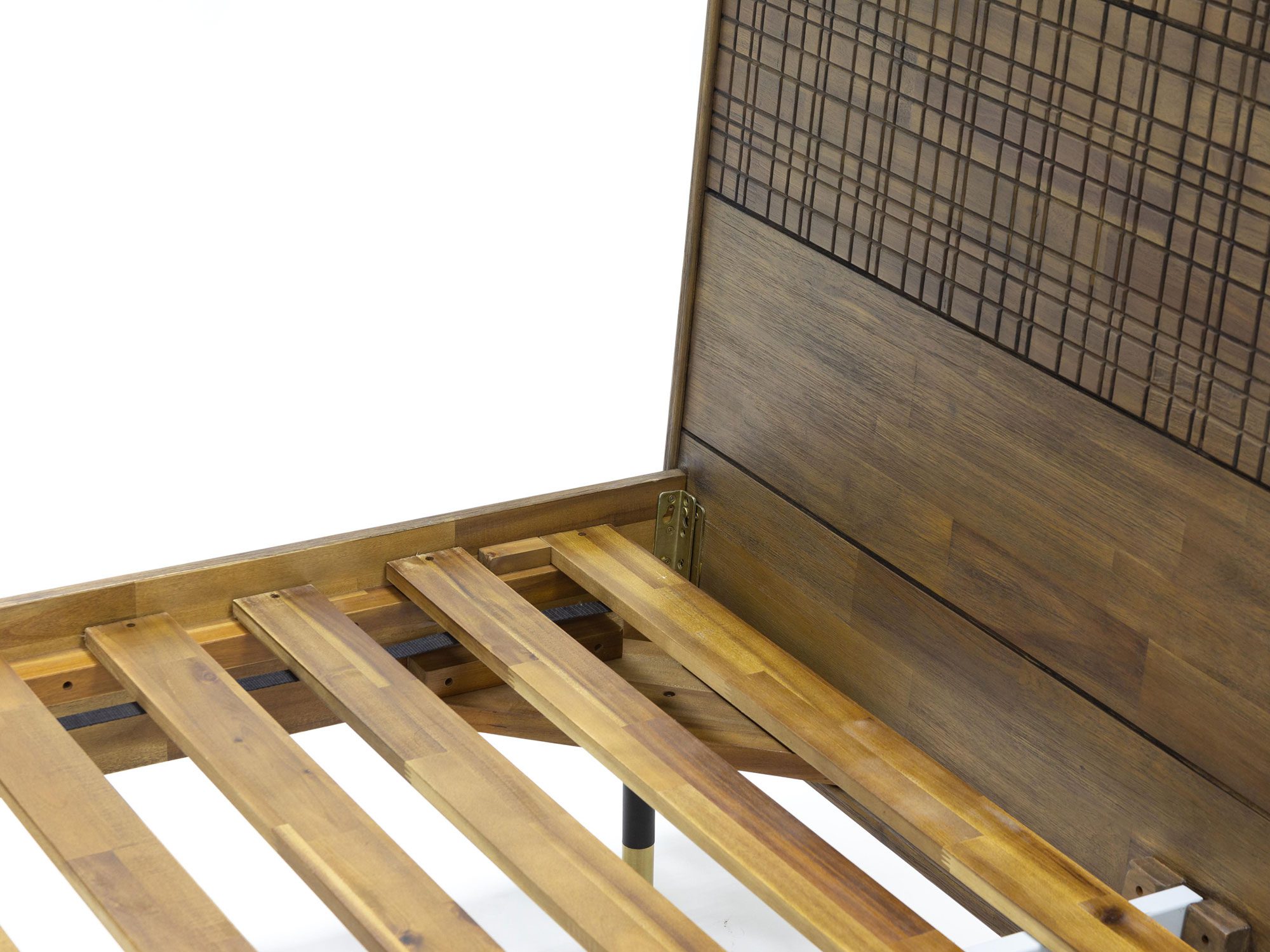 Rama łóżka industrialna z drewna akacji i dekoracyjnym zagłówkiem Rama łóżka industrialna z drewna akacji i dekoracyjnym zagłówkiem