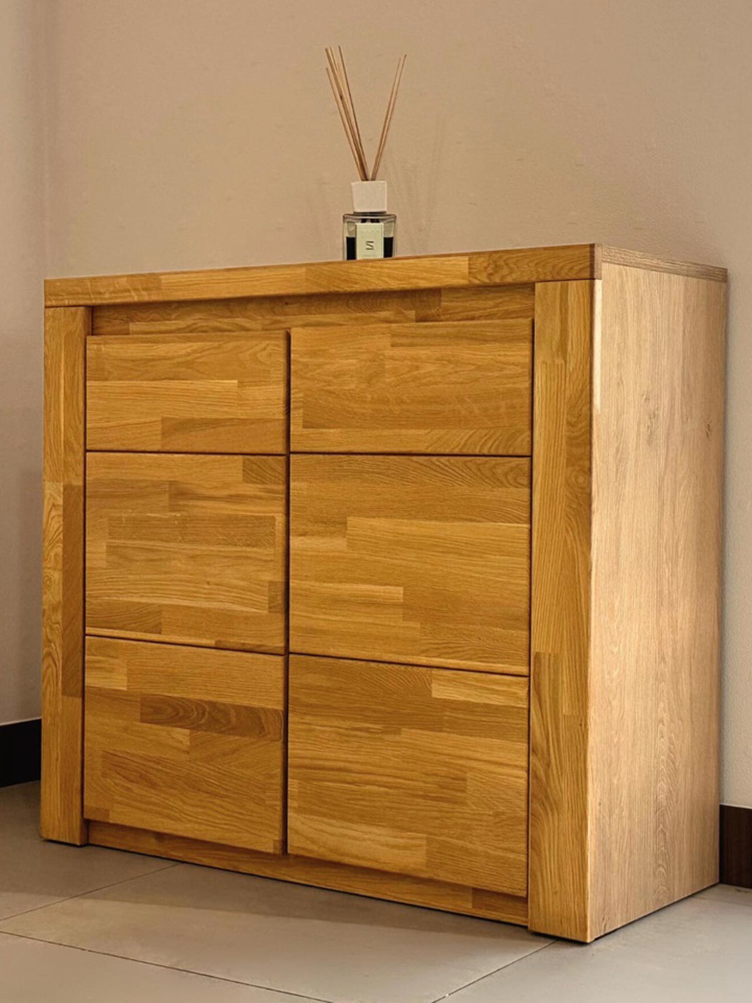 Mała komoda drewniana