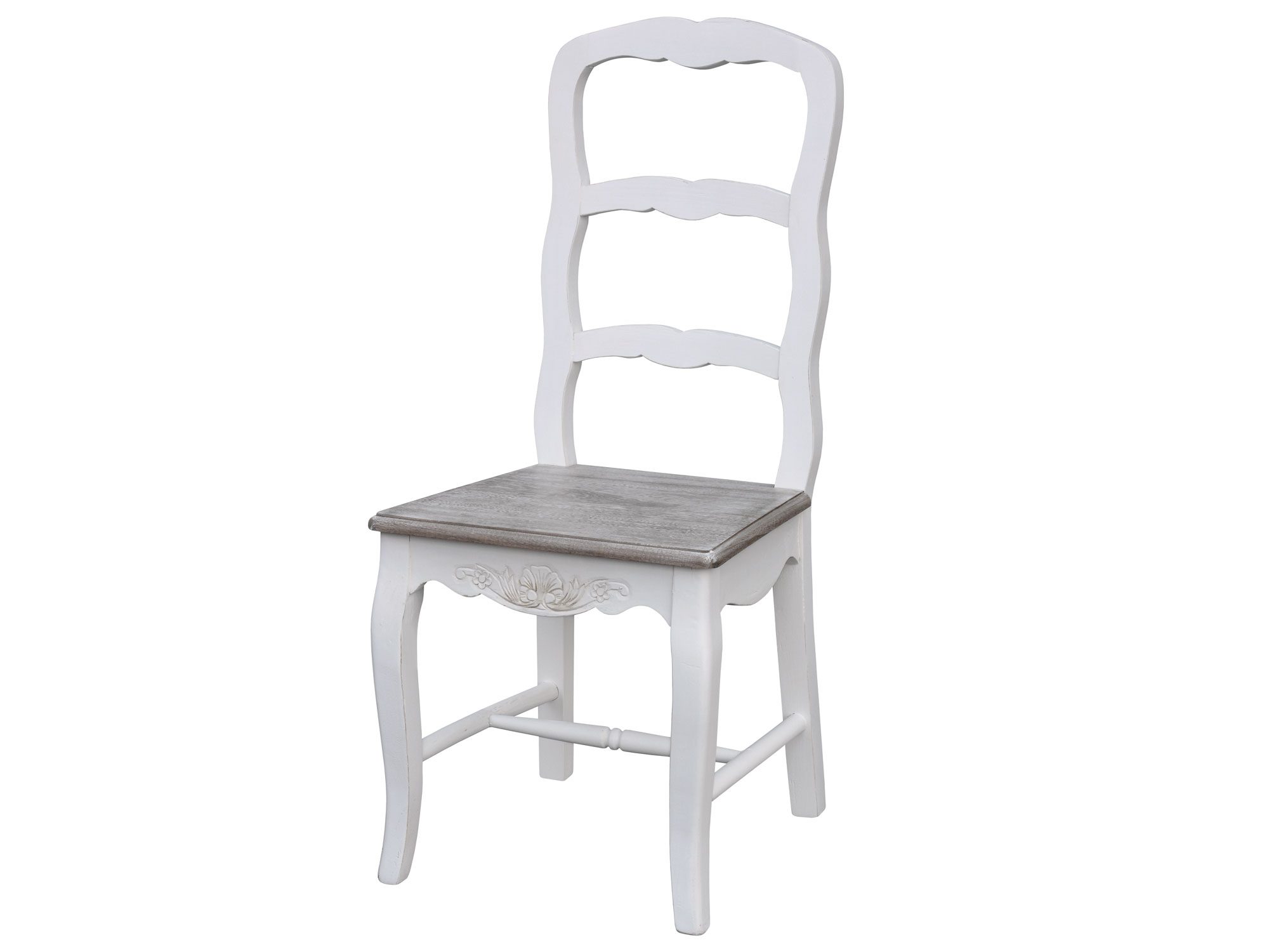 Białe drewniane krzesło z dekoracyjnymi oparciami w stylu prowansalskim