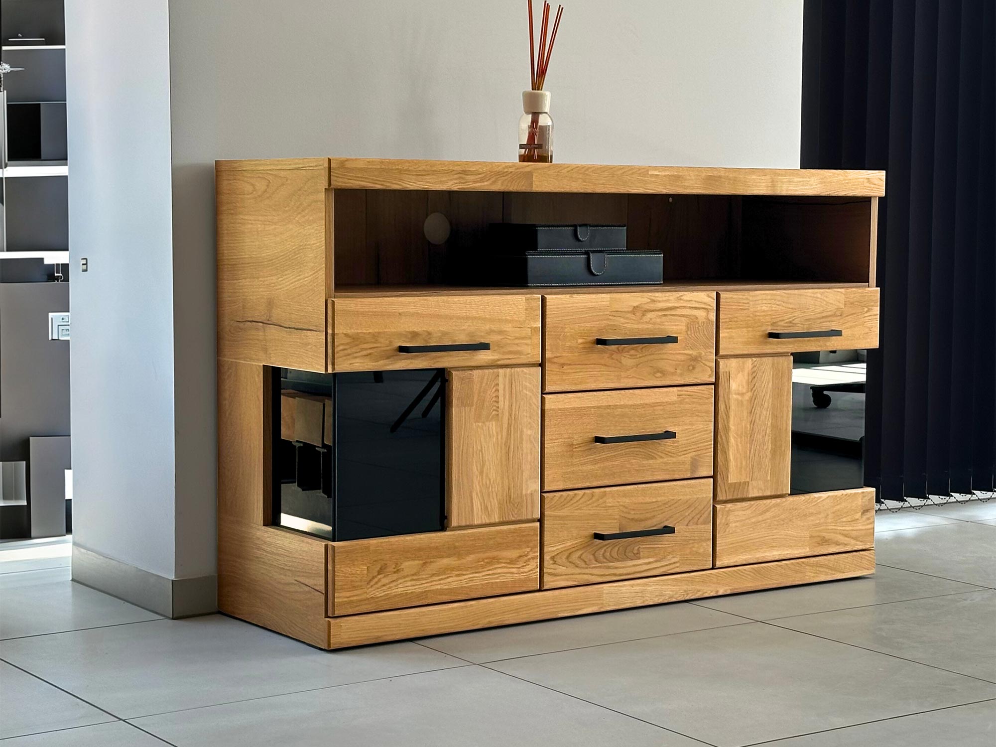 Mebel RTV w aranżacji salonu, styl industrialny