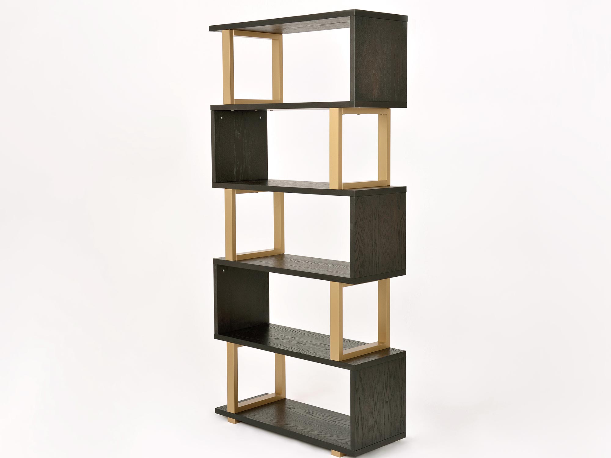 Designerski regał z kontrastowymi modułami i złotymi detalami