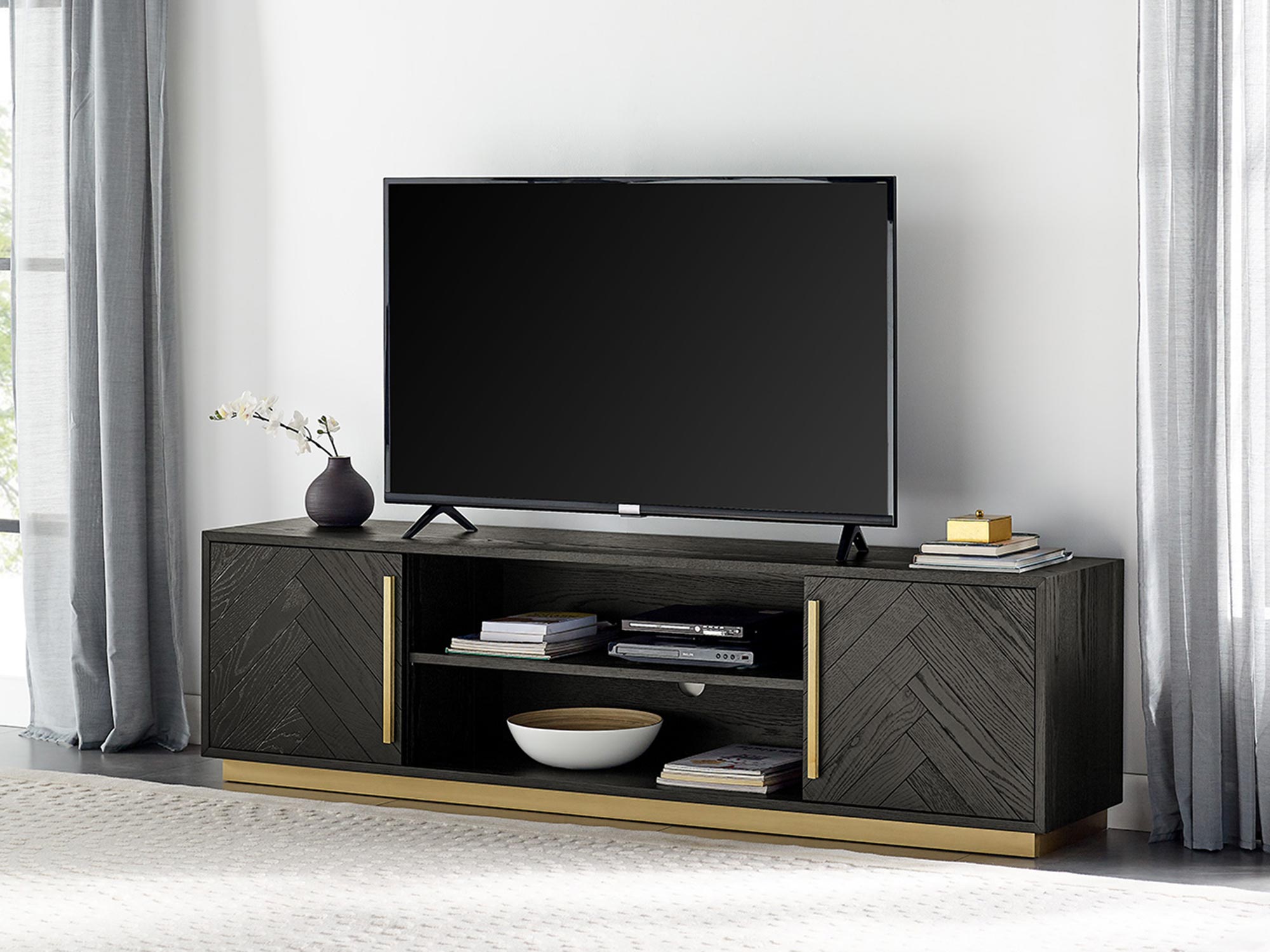 Komoda RTV z drewna bukowego w stylu nowoczesnym