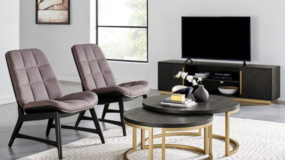 Miniaturka 3 - Salon z eleganckim zestawem stolików i fotelem tapicerowanym