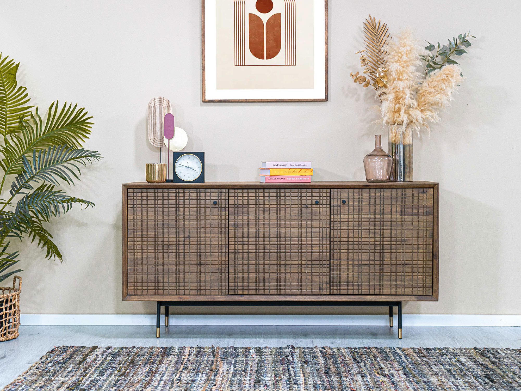 Aranżacja z komodą w stylu skandynawsko-loftowym