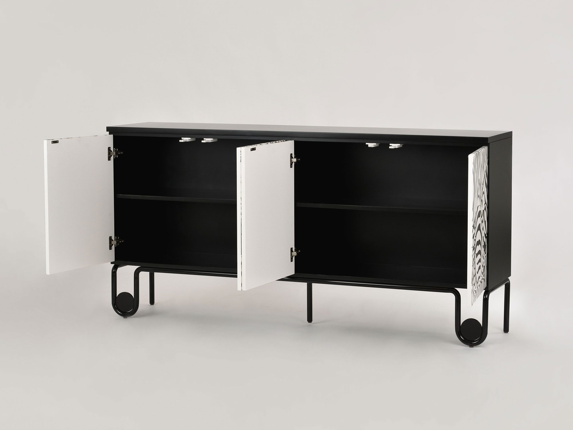 Komoda z czarno-białym wzorem zebry